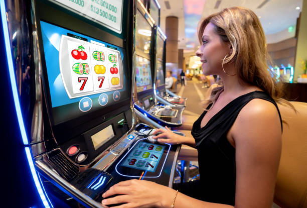 Live dealer blackjack table on 77rp with multi-camera feed and player chat interface